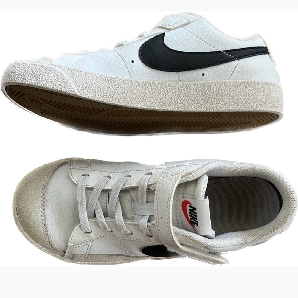 2.5Y Boys Nike shoes